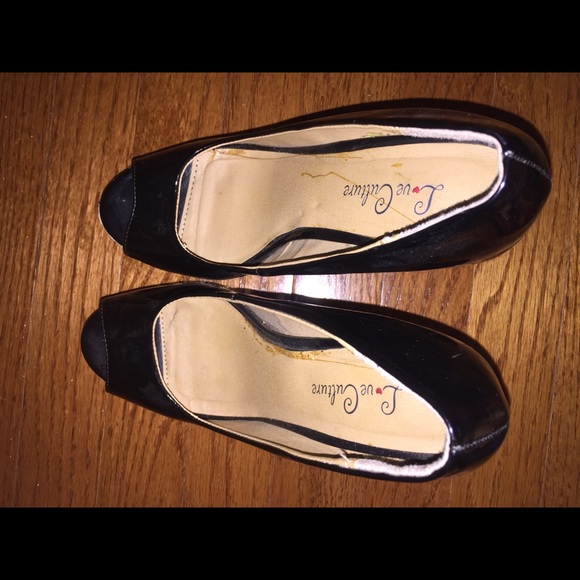 Black Heels - Picture 2 of 4